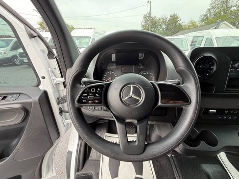 Used 2022 Mercedes-Benz Sprinter 2500 image 6