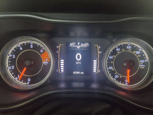 Used 2019 Jeep Cherokee Latitude w/ Popular Appearance Group AWD/4WD image 23
