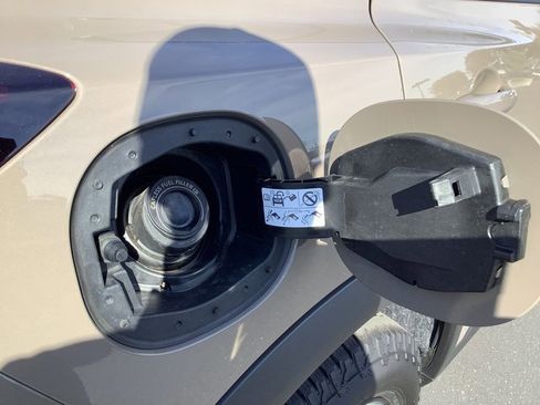 Used 2025 Nissan Rogue SV image 31