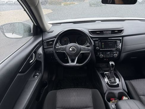 Used 2020 Nissan Rogue SV w/ Premium Package AWD/4WD image 16