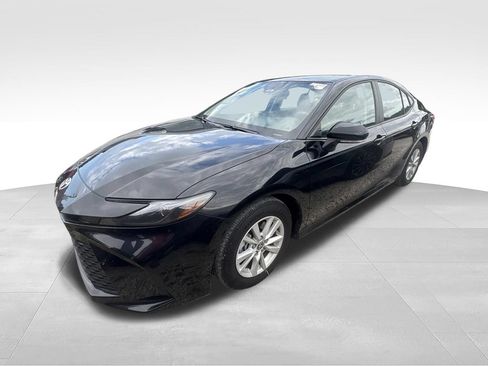 Used 2026 Toyota Camry LE FWD image 3