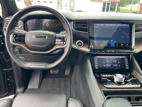 Used 2022 Jeep Grand Wagoneer Series I AWD/4WD image 14