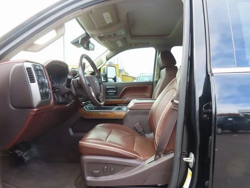 Used 2016 Chevrolet Silverado 2500 High Country w/ Duramax Plus Package image 16