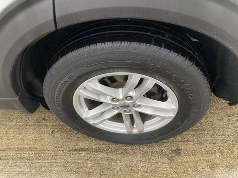 Used 2020 Ford Explorer XLT w/ Equipment Group 202A image 9