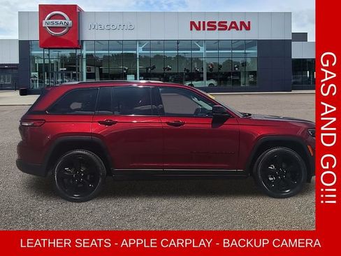 Used 2023 Jeep Grand Cherokee Limited w/ Black Appearance Package AWD/4WD image 8