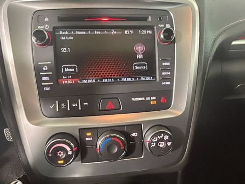 Used 2015 GMC Acadia SLE FWD image 19