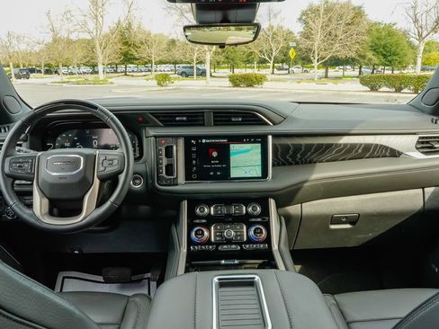 Used 2024 GMC Yukon Denali w/ Advanced Technology Package image 17