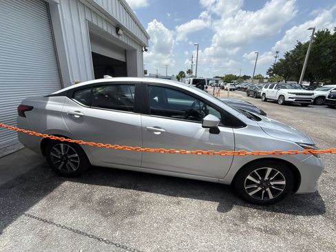 Used 2025 Nissan Versa SV FWD image 4