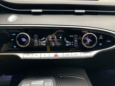 Used 2023 Genesis GV70 2.5T Select w/ Select Package image 13