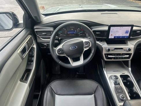 Used 2024 Ford Explorer XLT w/ Equipment Group 202A AWD/4WD image 16