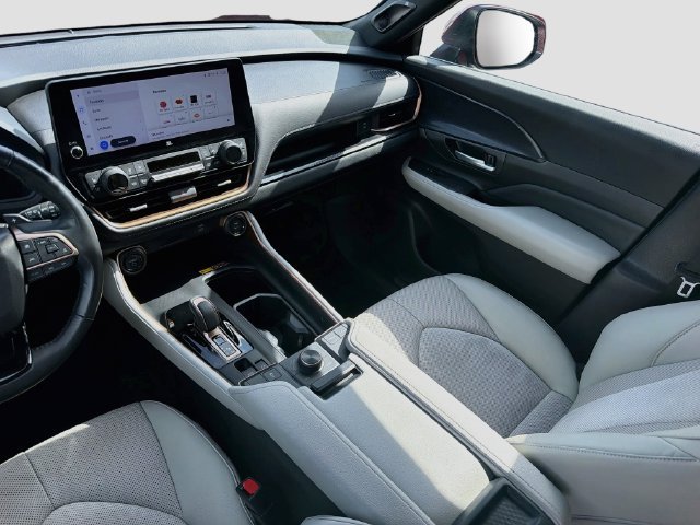 Used 2024 Toyota Grand Highlander AWD Hybrid image 19