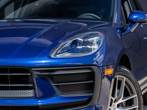 Certified 2026 Porsche Macan AWD/4WD image 18