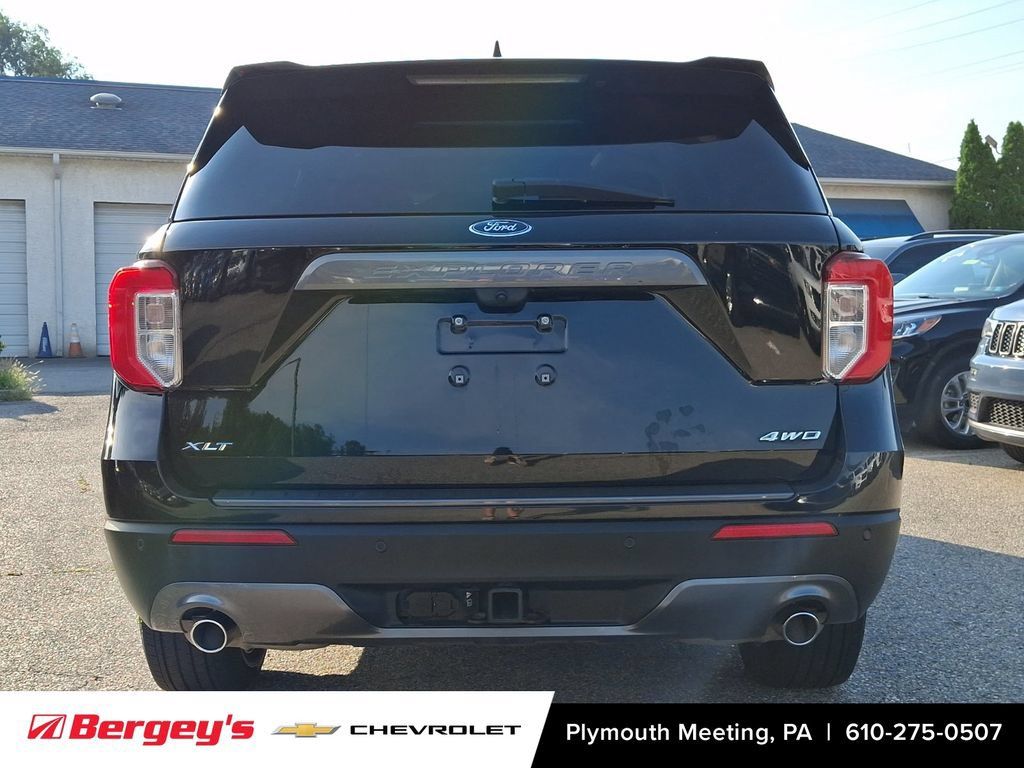 Used 2023 Ford Explorer XLT w/ Equipment Group 202A AWD/4WD image 6