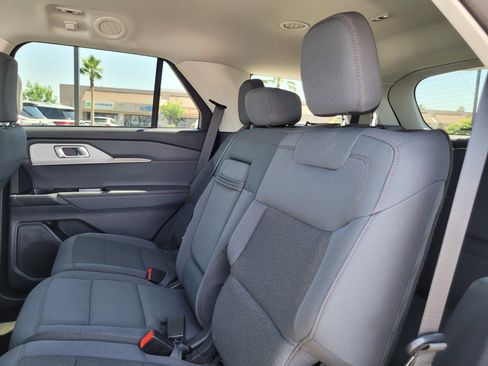 Used 2025 Ford Explorer Active RWD image 14