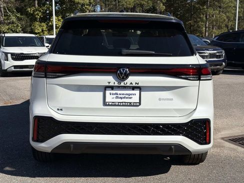 New 2026 Volkswagen Tiguan SE R-Line FWD image 3