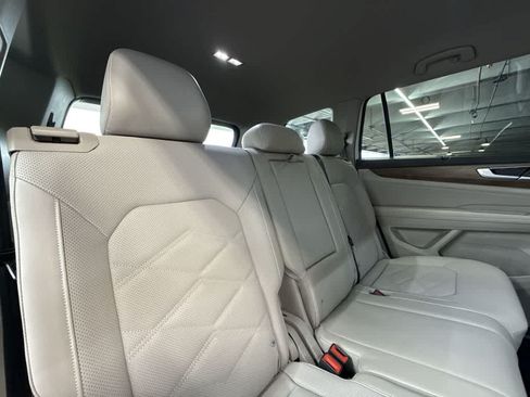 Certified 2024 Volkswagen Atlas SE w/ Black Wheel Package FWD image 26