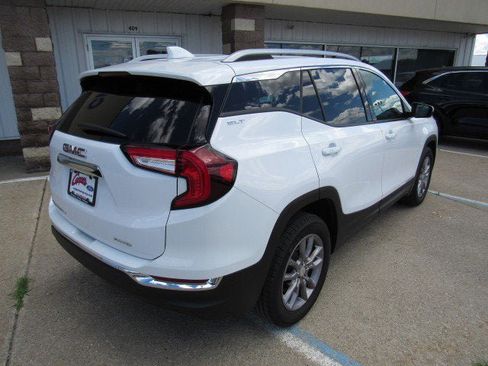 Used 2024 GMC Terrain SLT AWD/4WD image 5