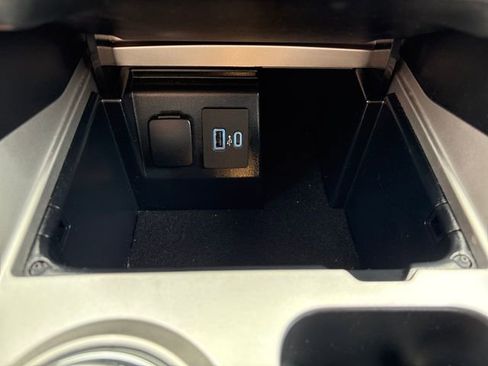 Used 2024 Ford Explorer XLT AWD/4WD image 20