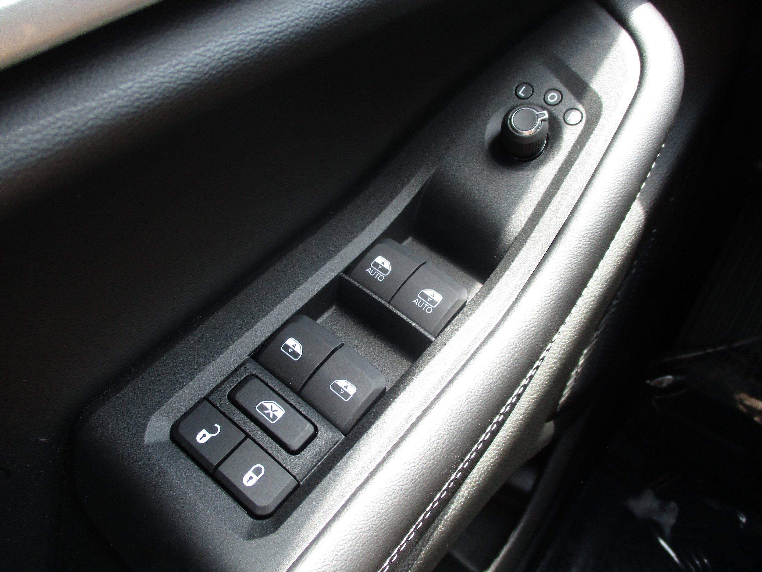 Used 2025 Jeep Grand Cherokee L Limited w/ Black Appearance Package AWD/4WD image 36