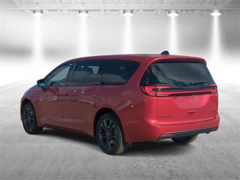 New 2026 Chrysler Pacifica Select image 6