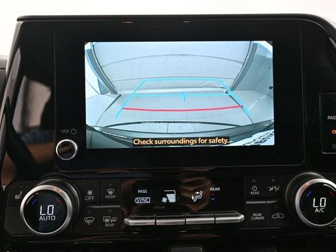 Used 2025 Toyota Highlander XLE AWD/4WD image 13