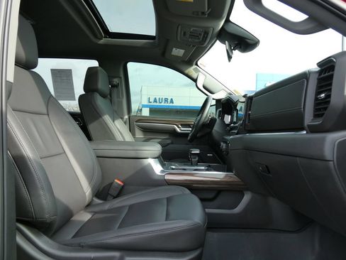 Certified 2025 Chevrolet Silverado 1500 RST AWD/4WD image 14