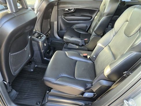 Used 2020 Volvo XC90 T8 Momentum image 12