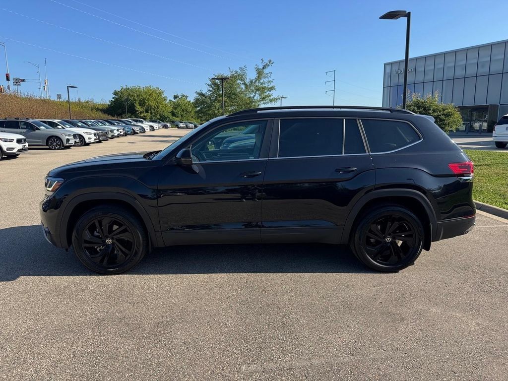 Used 2023 Volkswagen Atlas SE AWD/4WD image 2