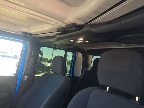 Used 2021 Jeep Gladiator Willys image 8