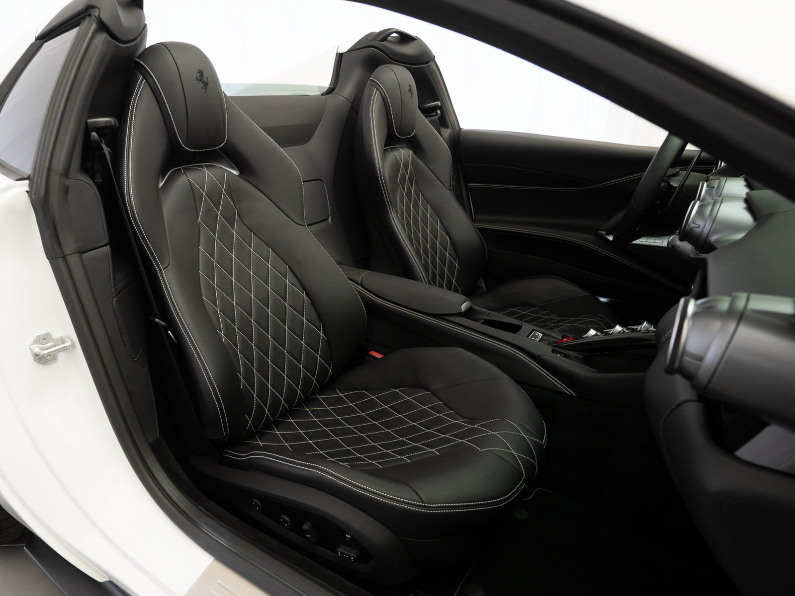 Used 2022 Ferrari 812 GTS RWD image 14
