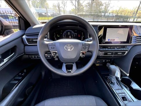 Used 2025 Toyota Camry LE image 6