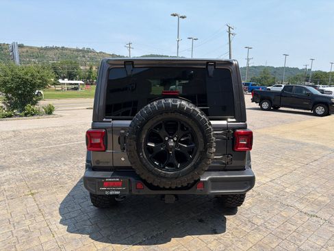 Used 2019 Jeep Wrangler Unlimited Sahara w/ Quick Order Package 24M Moab AWD/4WD image 7