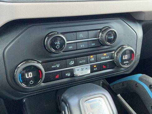 Used 2024 Ford Bronco Wildtrak AWD/4WD image 16