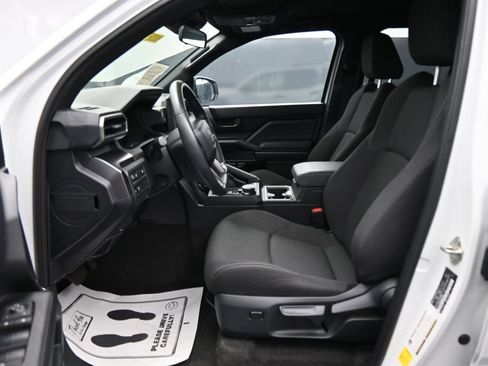Used 2025 Toyota 4Runner SR5 AWD/4WD image 9