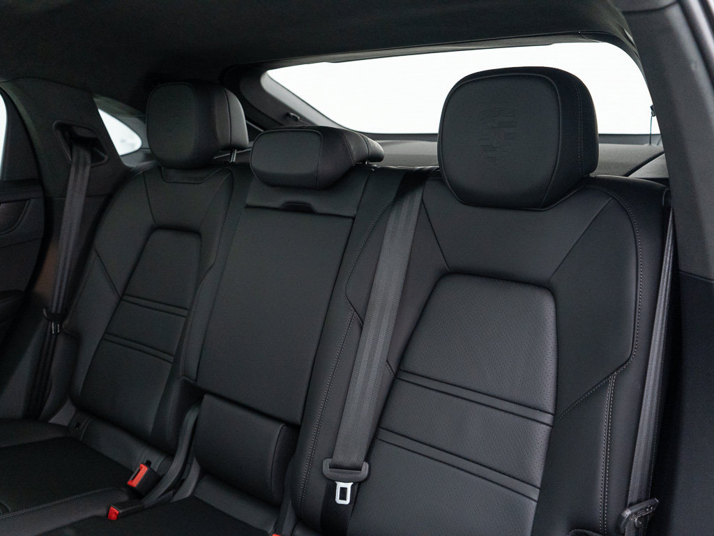 Used 2026 Porsche Cayenne GTS AWD/4WD image 25