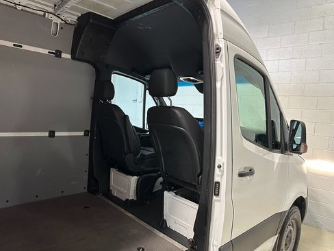 Used 2024 Mercedes-Benz Sprinter 2500 image 9