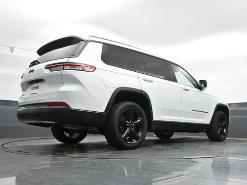 Used 2023 Jeep Grand Cherokee L Laredo AWD/4WD image 22