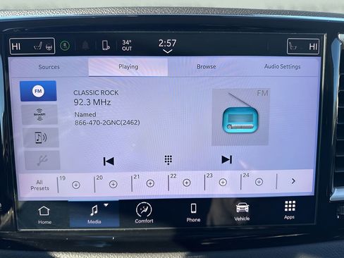 Used 2024 Chrysler Pacifica Touring-L image 19