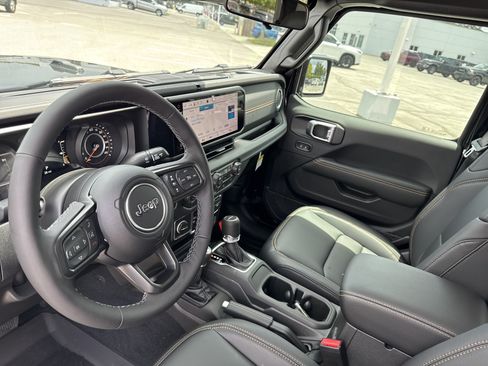 Used 2026 Jeep Gladiator Sport AWD/4WD image 16