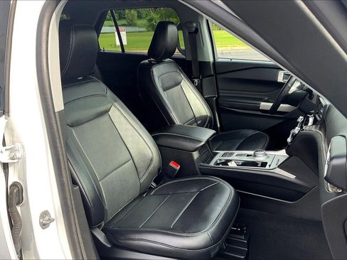 Used 2023 Ford Explorer Limited image 8
