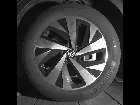 Used 2023 Volkswagen ID.4 Pro AWD/4WD image 12