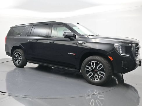 Used 2023 GMC Yukon XL AT4 w/ Technology Package AWD/4WD image 7