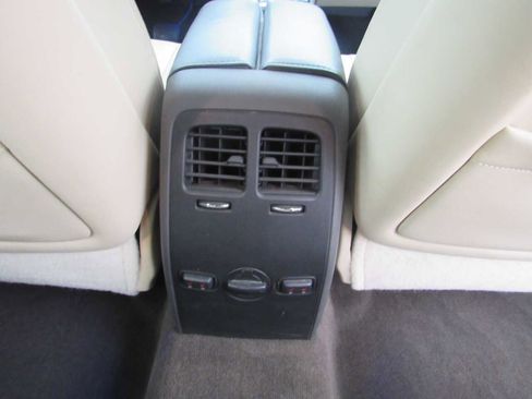 Used 2013 Lincoln MKS AWD image 20