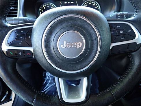 Used 2015 Jeep Renegade Latitude w/ Cold Weather Group FWD image 14