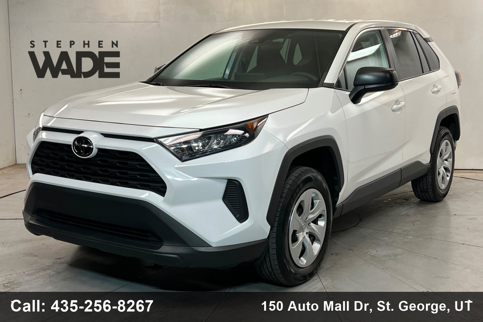 Used 2022 Toyota RAV4 LE FWD image 1