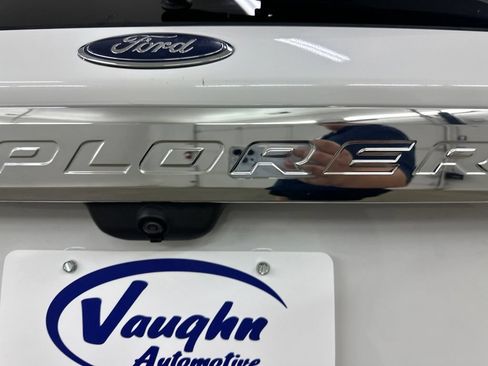 Used 2021 Ford Explorer XLT w/ Equipment Group 202A AWD/4WD image 16