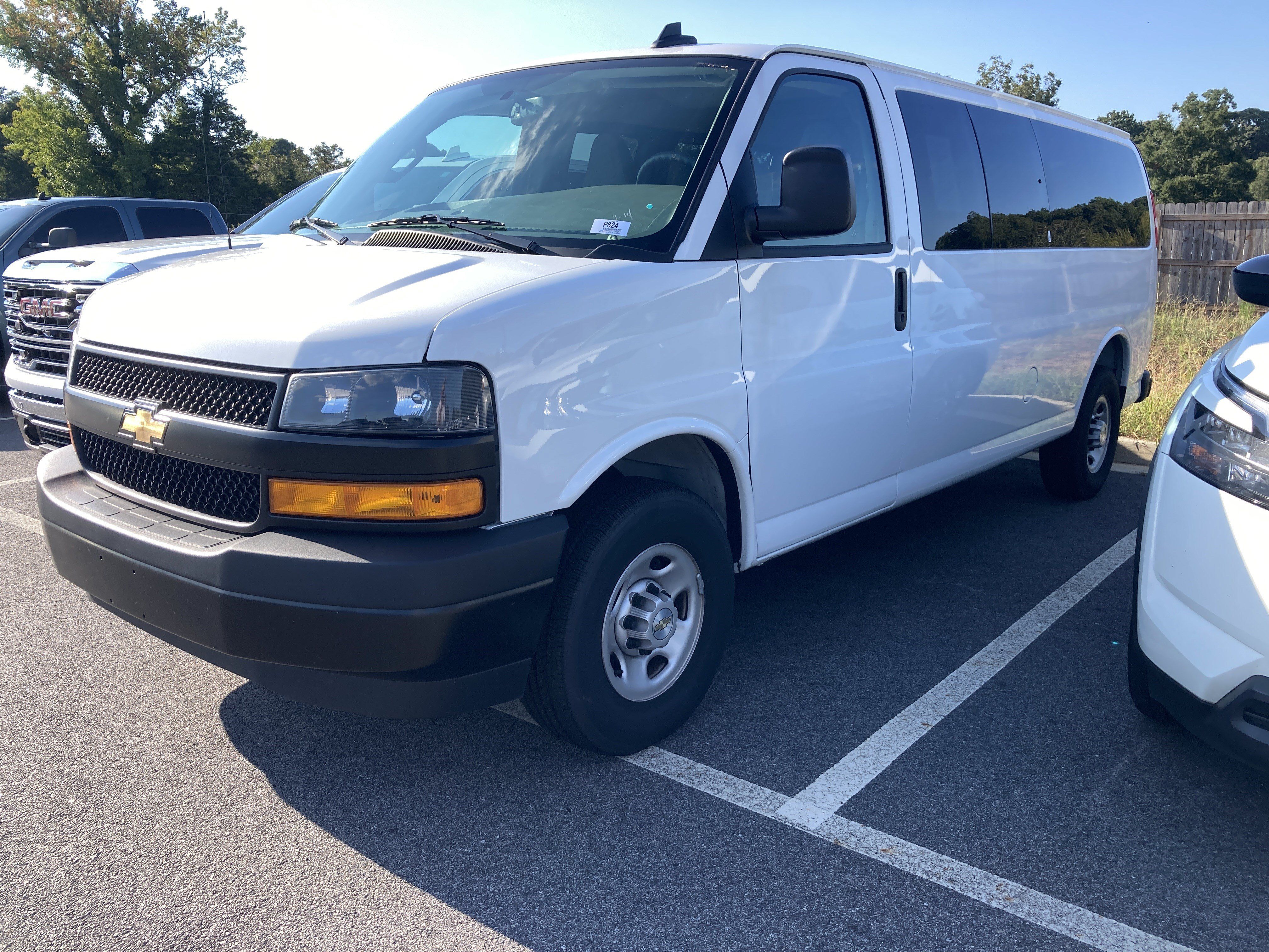 Used 2025 Chevrolet Express 3500 LS RWD image 1