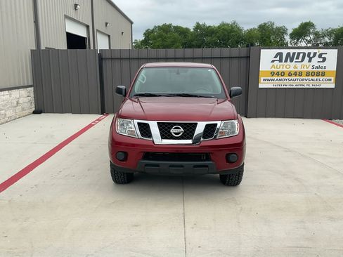 Used 2019 Nissan Frontier SV image 3