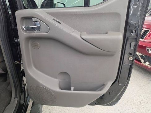 Used 2019 Nissan Frontier SL AWD/4WD image 36