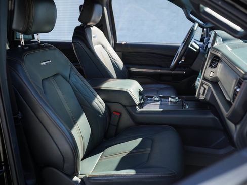 Used 2023 Ford Expedition Platinum image 26